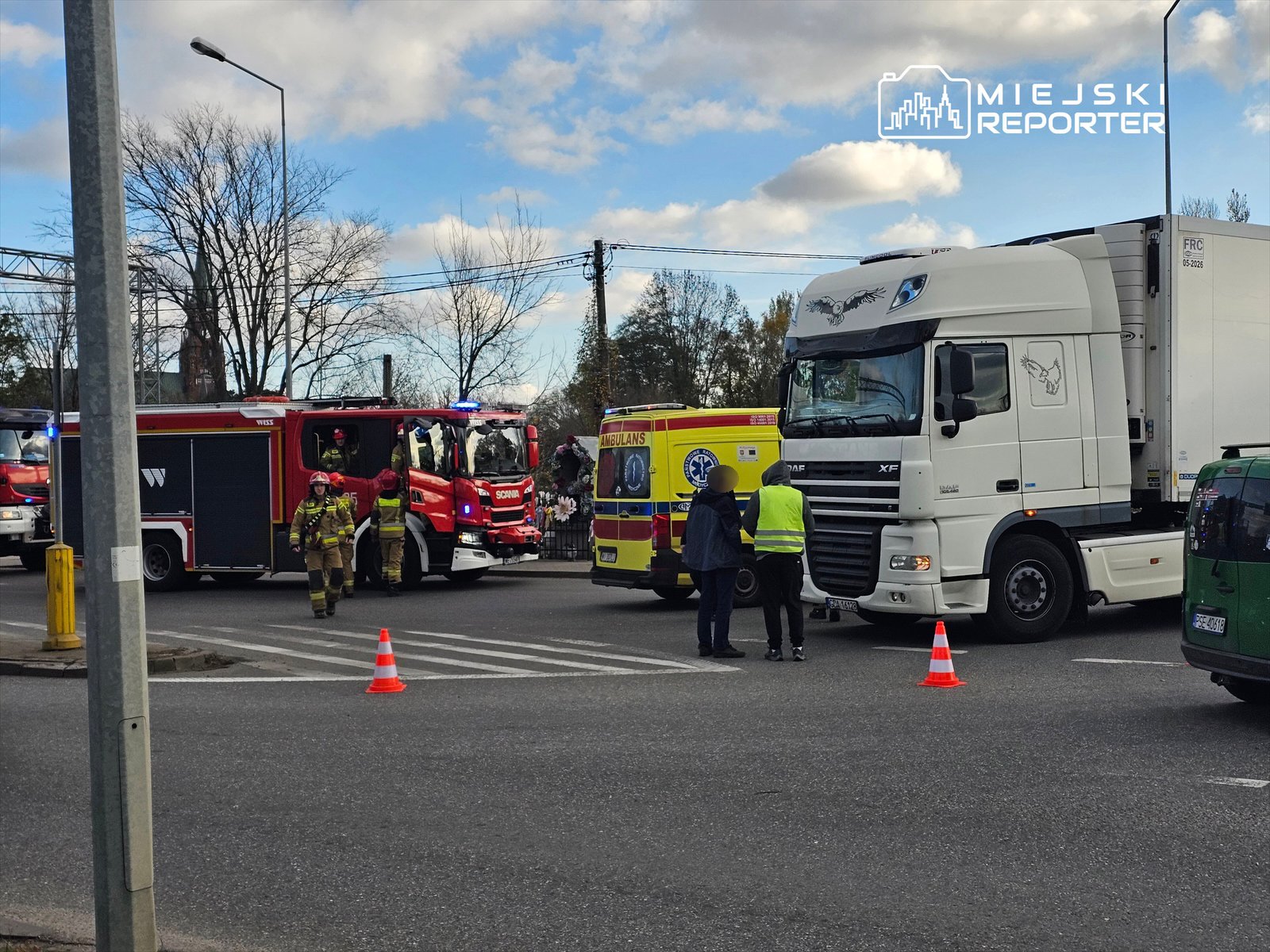 Kobieta wtargnęła pod zestaw ciężarowy. Była uwięziona pod pojazdem. W akcji ratownicy z LPR - Miejski Reporter