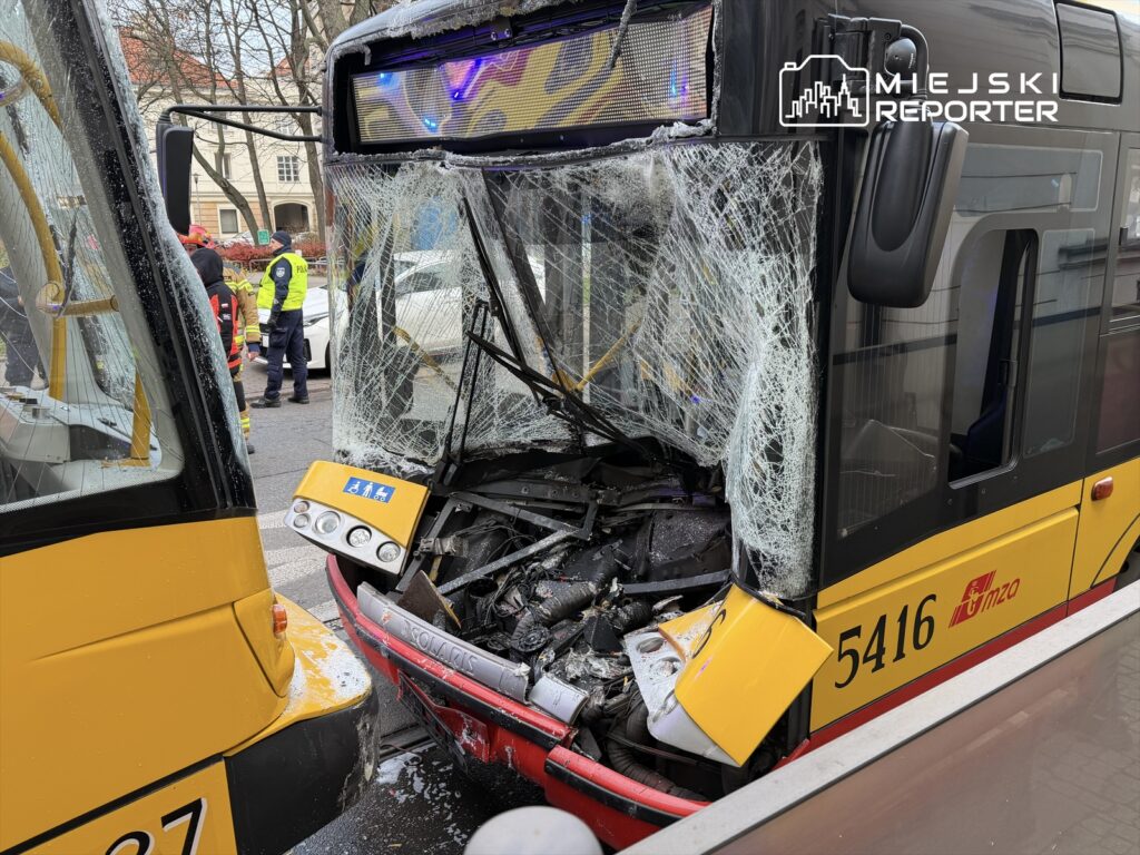 Poważny wypadek w Śródmieściu. Zderzyły się dwa tramwaje i autobus. 17 osób rannych! - Miejski Reporter