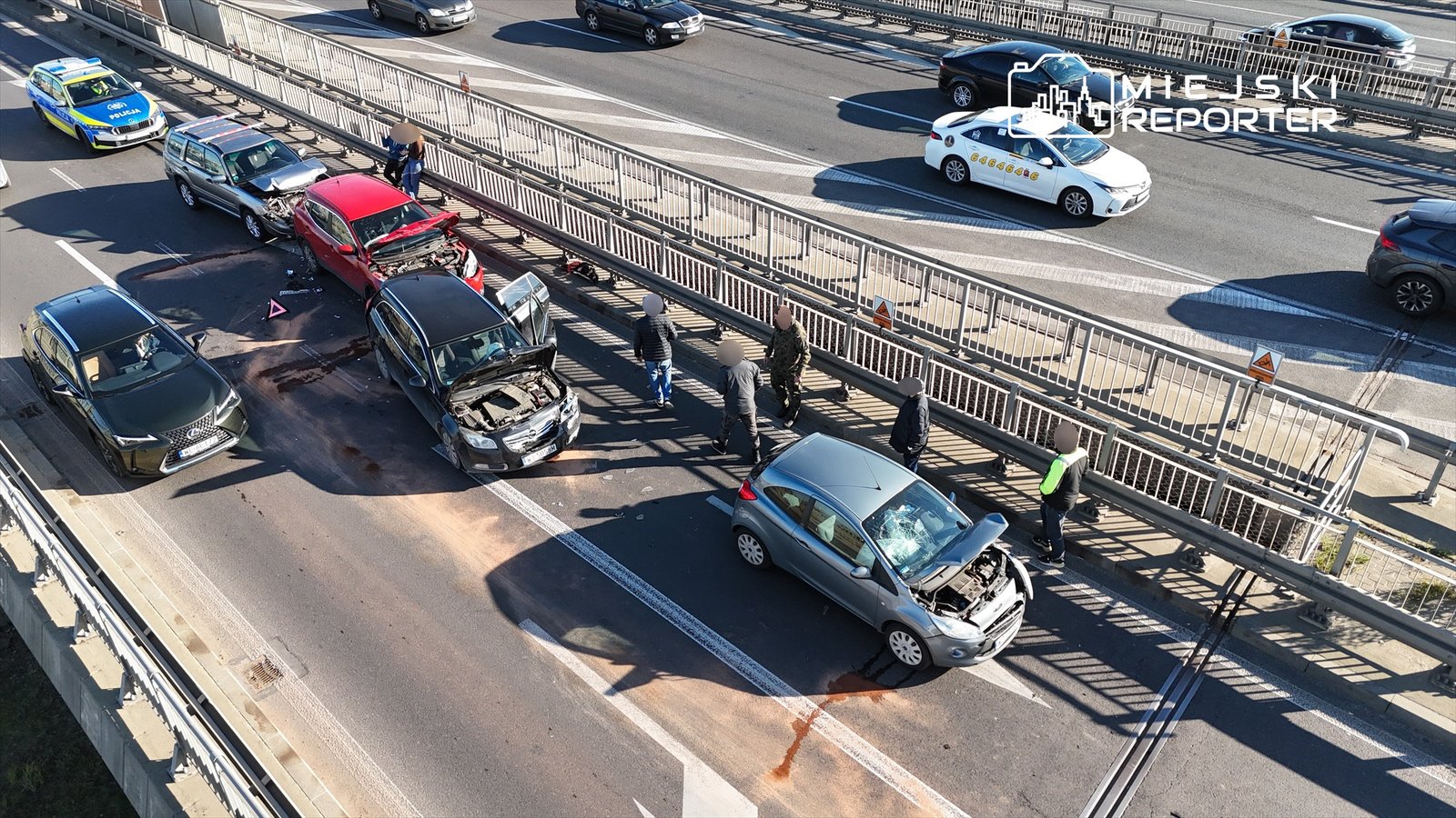 Utrudnienia na Trasie Toruńskiej w kierunku Mostu Grota po kolizji pięciu pojazdów