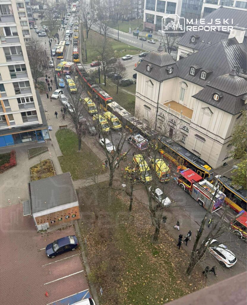 Zderzenie dwóch tramwajów i autobusu w centrum Warszawy. Jest wielu rannych! Trwa akcja ratunkowa - Miejski Reporter