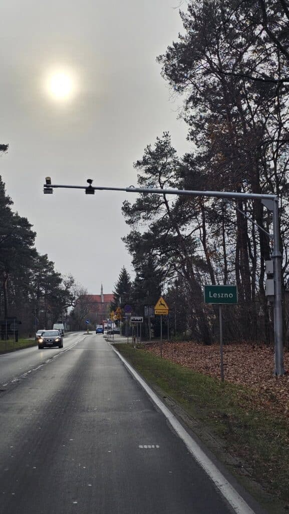 Odcinkowy pomiar prędkości w Puszczy Kampinoskiej już działa. Ma 13 kilometrów - Miejski Reporter