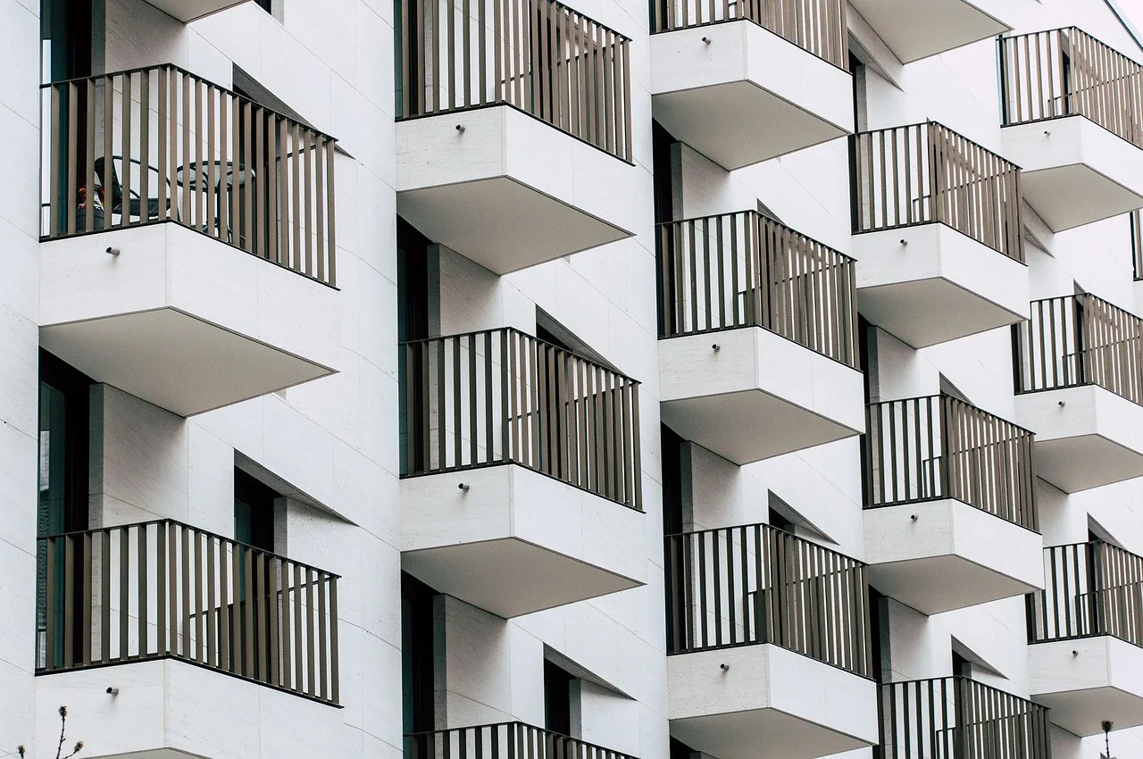 Do kogo należy balkon we wspólnocie mieszkaniowej : przepisy i odpowiedzialność