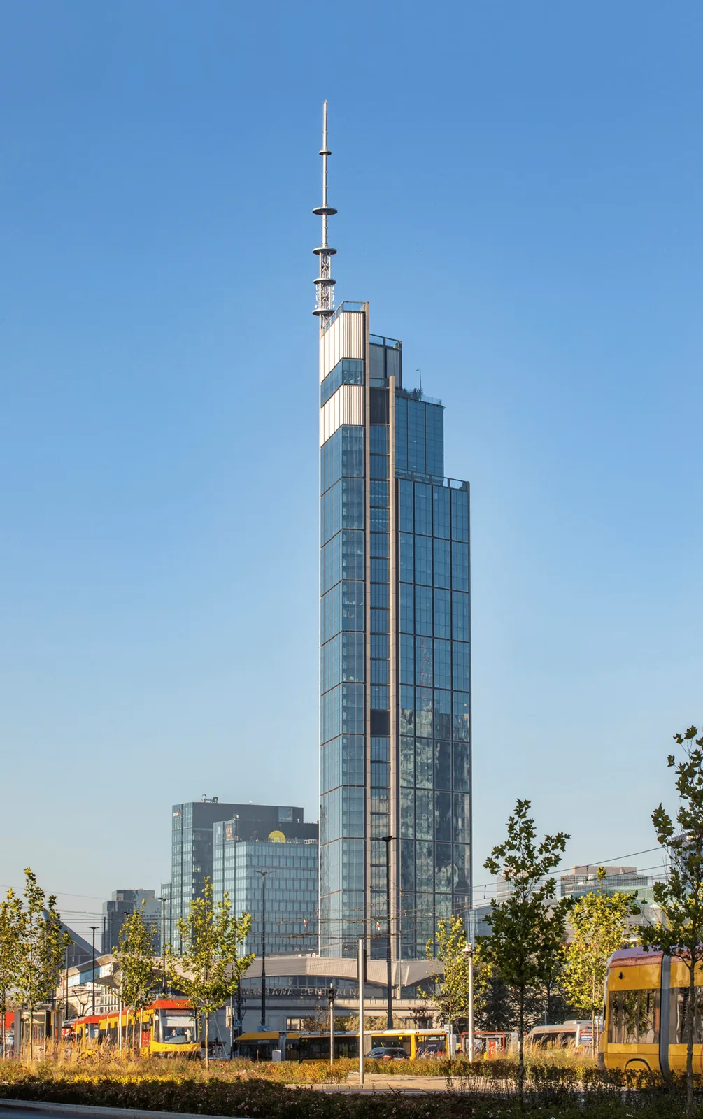 V Tower w centrum Warszawy otwarty po kompleksowej modernizacji wieżowca