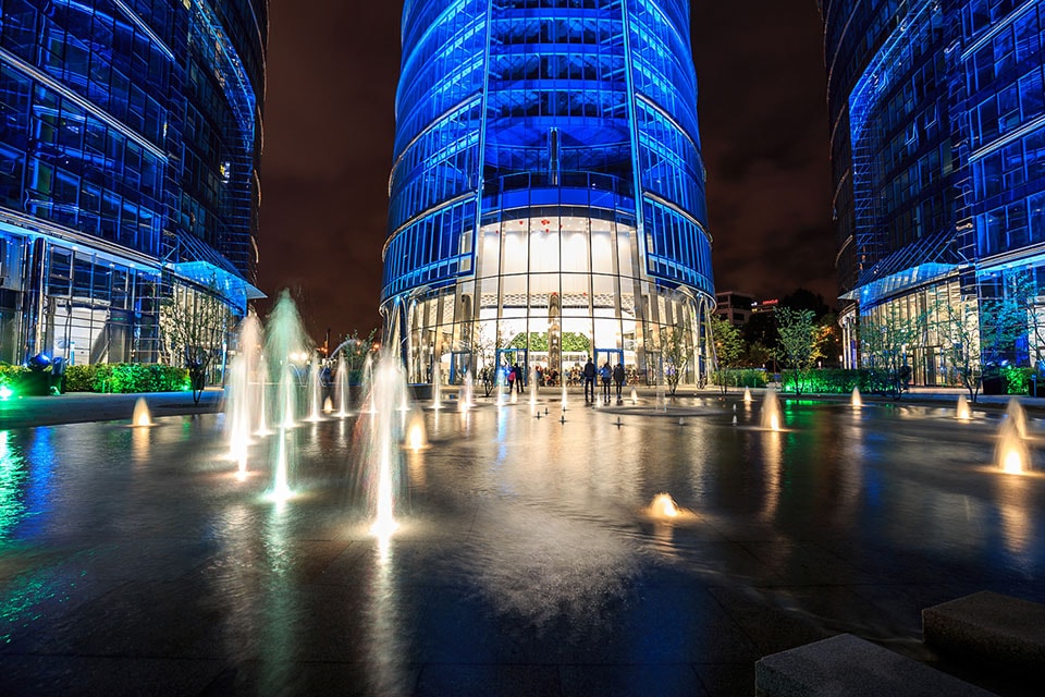 Warsaw skyscraper Liberty Tower Resi Capital Cavatina illuminated at night