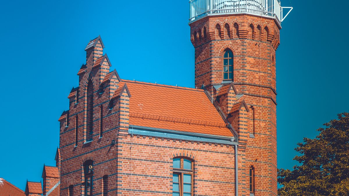 Miasta na literę U – latarnia morska w Ustce nad Bałtykiem
