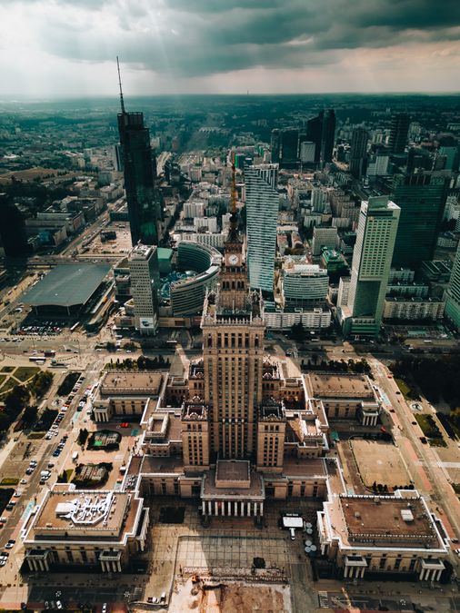 Panorama Warszawy z lotu ptaka – Polska na tle światowych cen nieruchomości