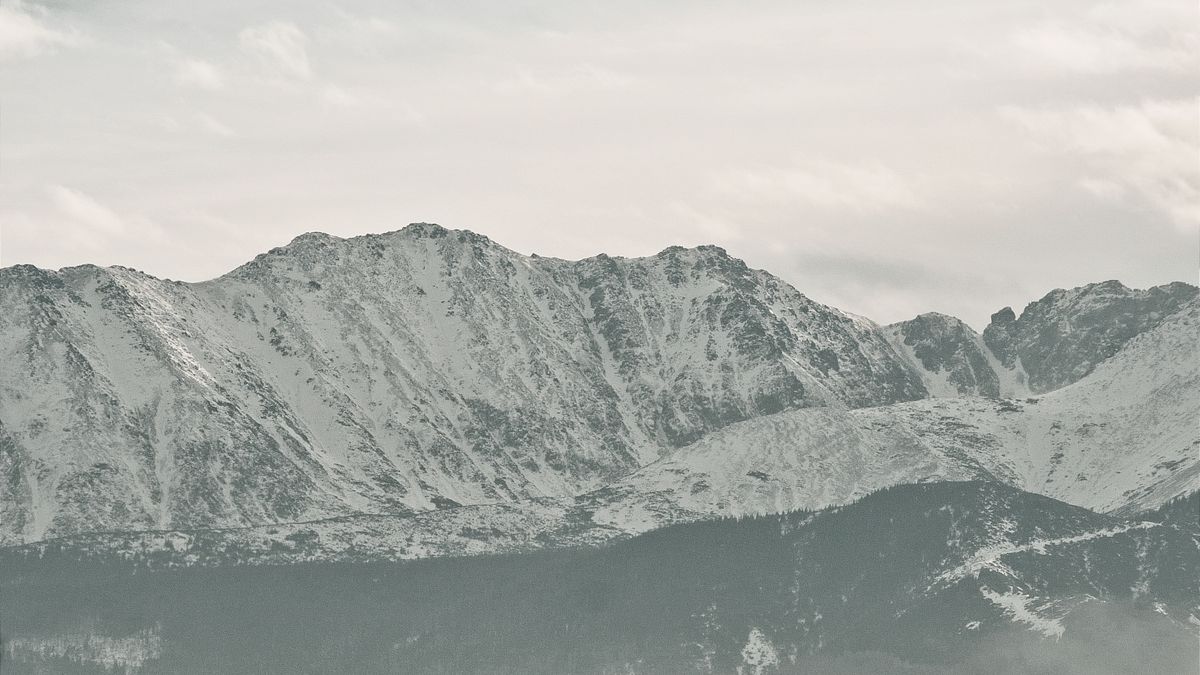 Miasto na Z – Zakopane na tle ośnieżonych Tatr