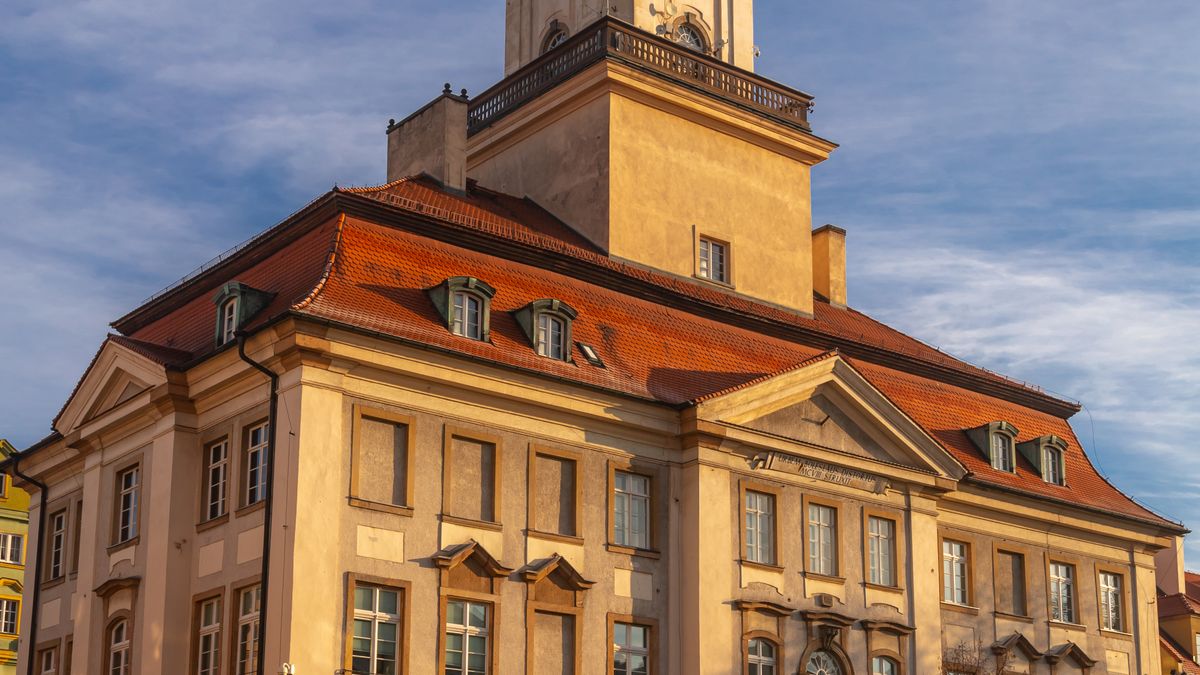 Miasta na literę J – zabytkowy ratusz w Jeleniej Górze