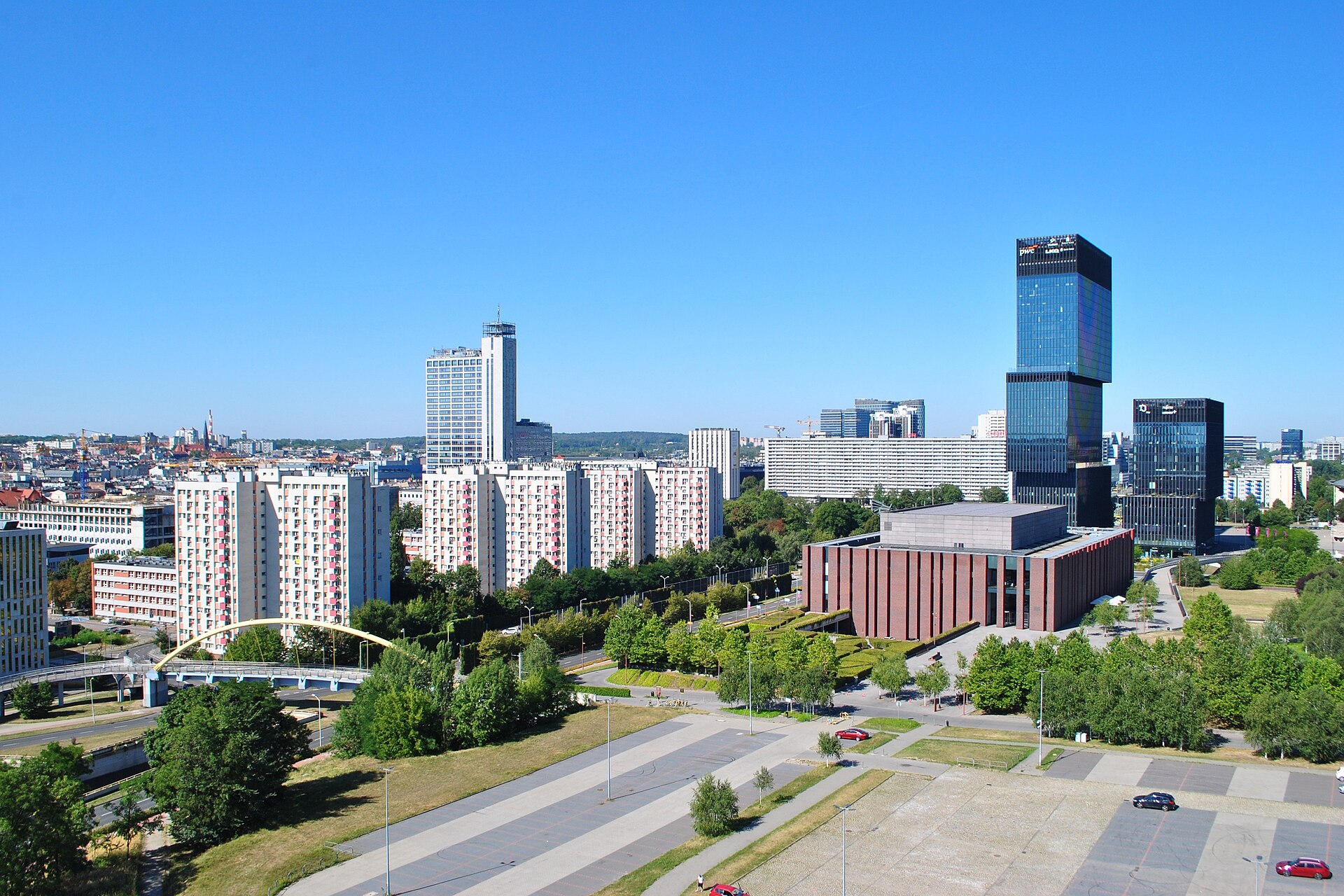 Panorama Katowic z wieżowcami .KTW, NOSPR i MCK w rejonie ronda gen. Ziętka