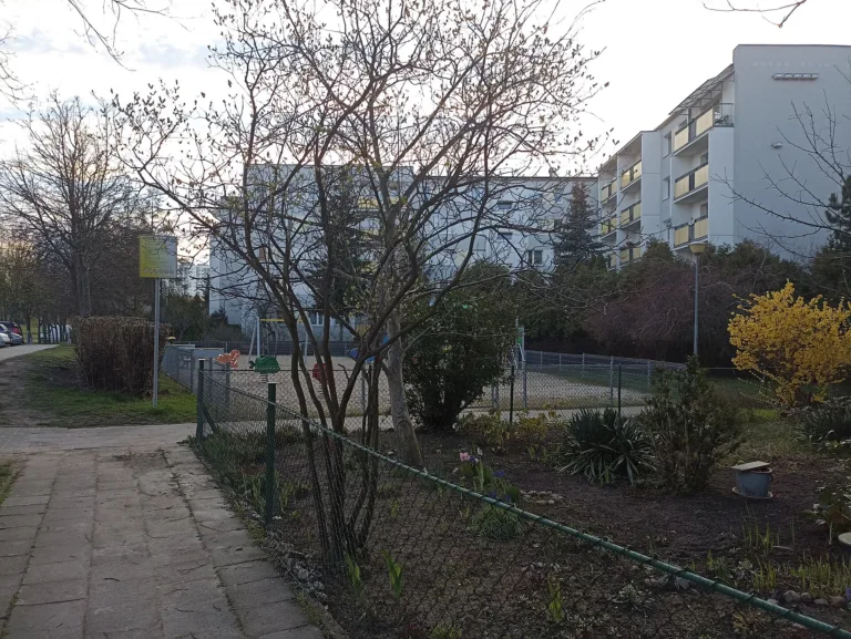 Mieszkają w bloku, którego nie mogą sprzedać. Grunt pod nimi wciąż nie ma właściciela