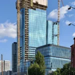 Wieżowiec Quorum Tower przy ulicy Sikorskiego we Wrocławiu w trakcie budowy