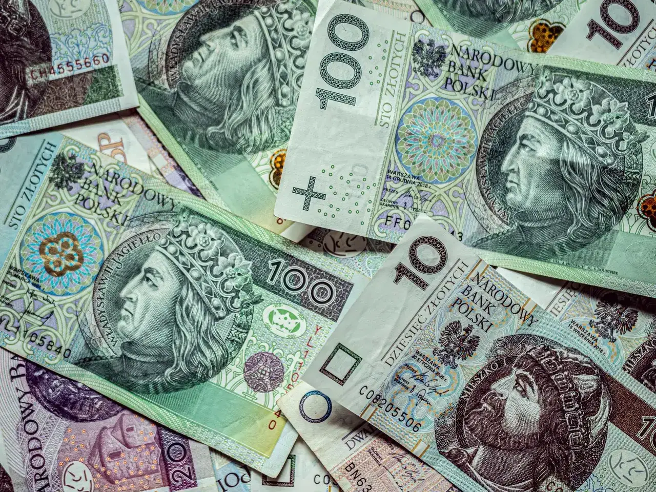 Polskie banknoty złotowe, ilustracja do tekstu o wrześniowym posiedzeniu RPP i stopach procentowych