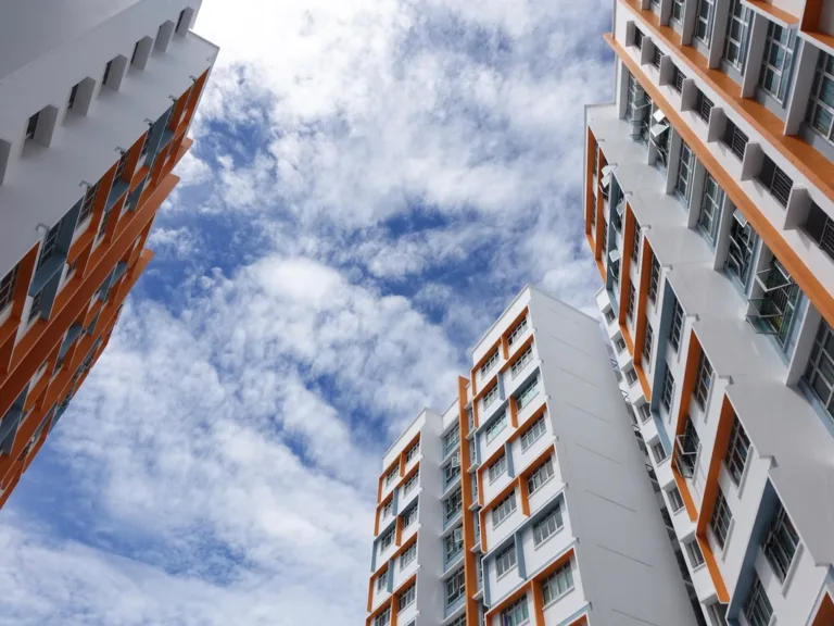 W miejscu biurowca stanie 69 apartamentów. Warszawa wymieniła już pół miliona metrów biur