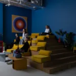Tribera Living Warszawa: strefa wspólna akademiku Tribera Warsaw przy Obrzeżnej 26
