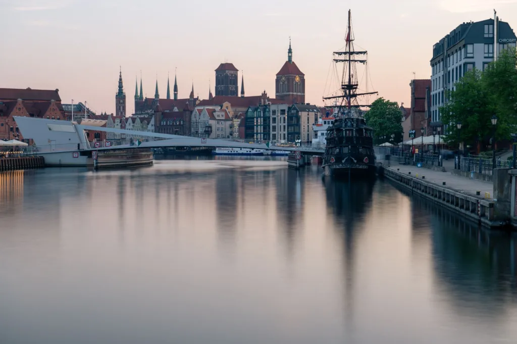 Panorama Głównego Miasta w Gdańsku widziana znad Motławy